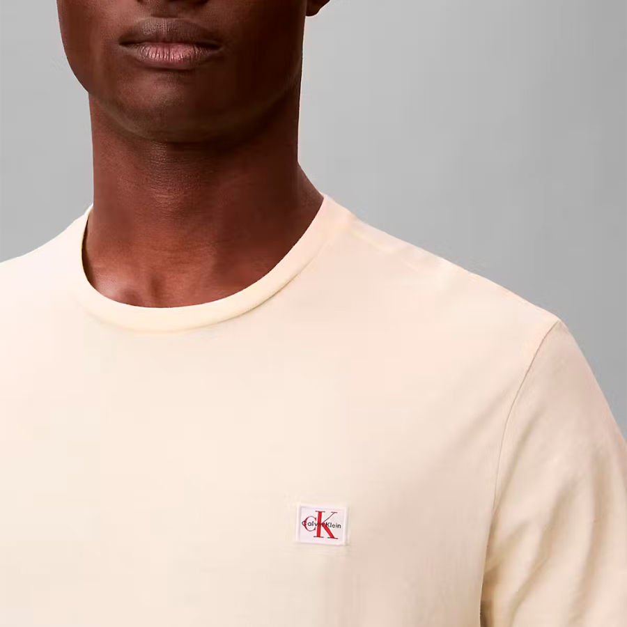 camiseta-de-algodao-com-logotipo