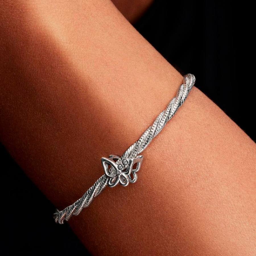 schmetterlings-anhanger-mit-durchbrochener-stickerei-794369c01