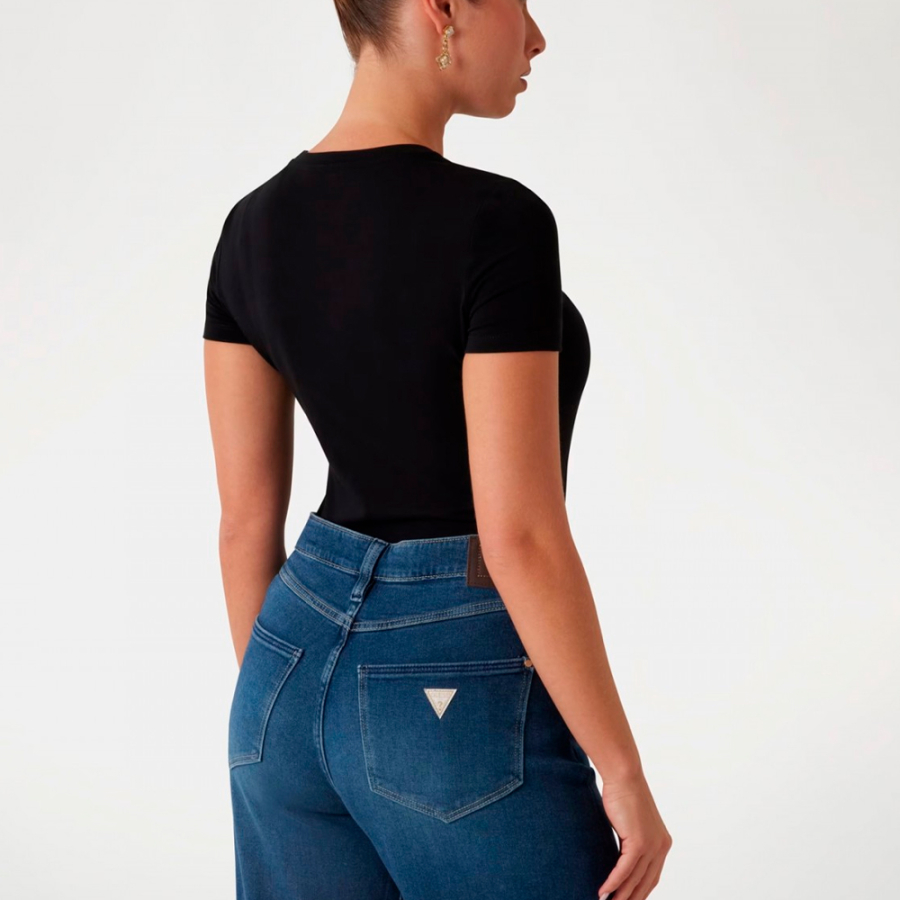 slim-fit-logo-t-shirt slim-fit-logo-t-shirt