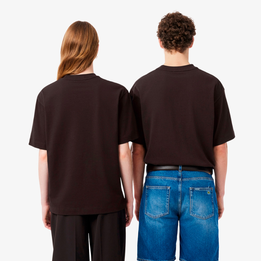 locker-sitzendes-grob-gestricktes-t-shirt