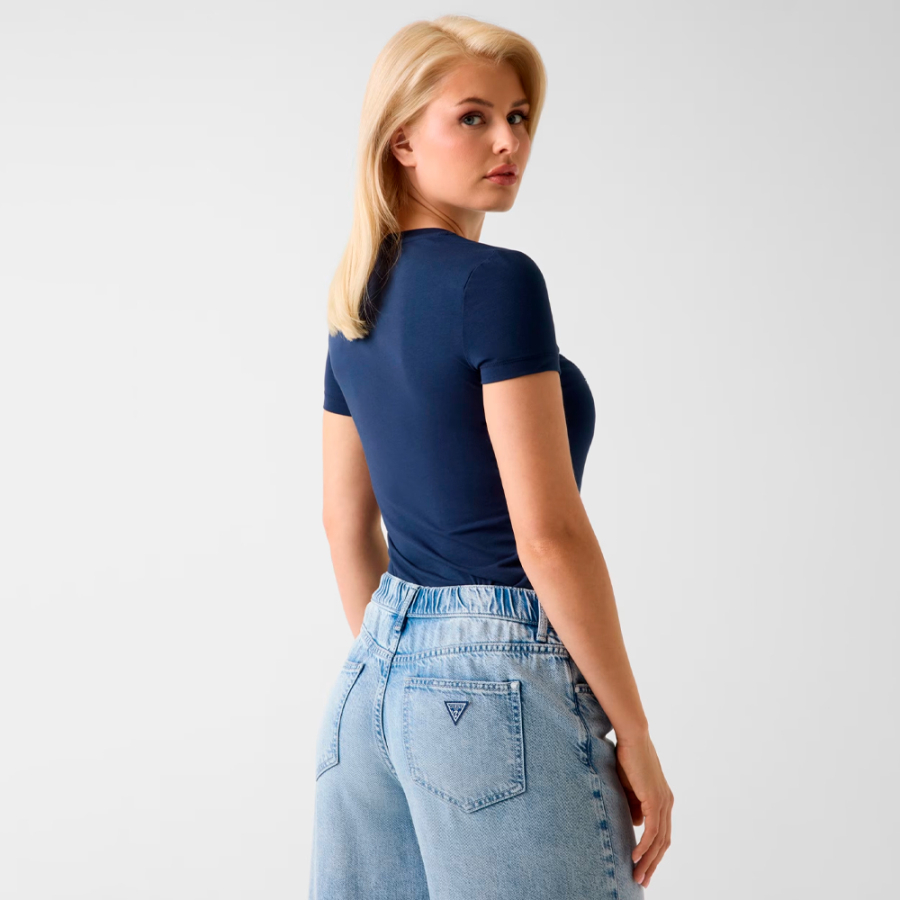 camiseta-slim-fit-com-logo