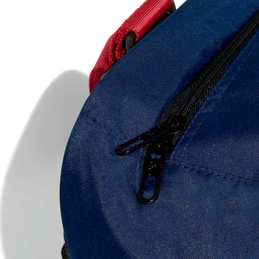 sac-de-sport-moyen-a-blocs-de-couleur-lineaires sac-de-sport-moyen-a-blocs-de-couleur-lineaires