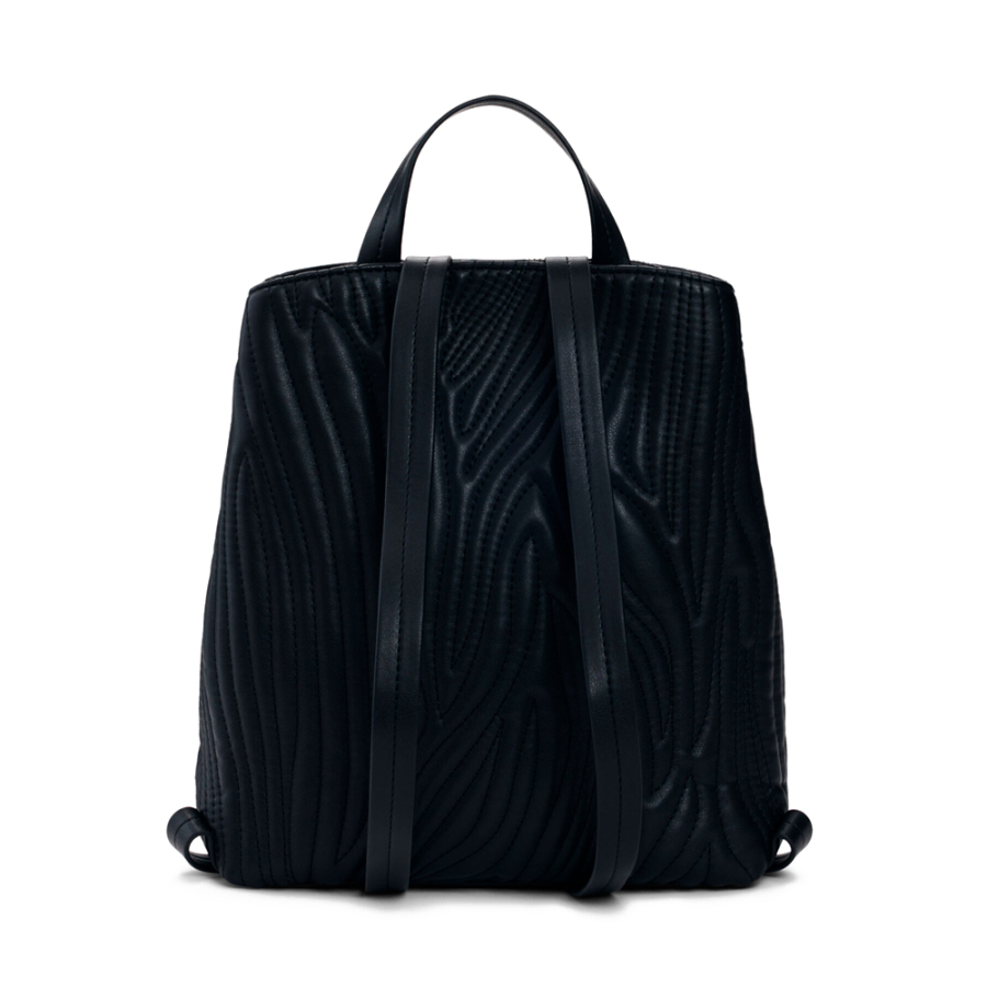 petit-sac-a-dos-avec-details-en-relief