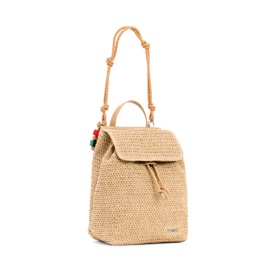 petit-sac-a-dos-en-raphia-avec-breloques petit-sac-a-dos-en-raphia-avec-breloques