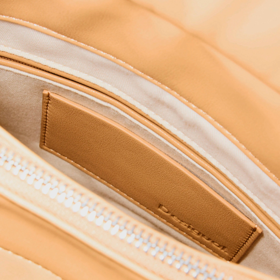 mochila-pequena-rafia-charms mochila-pequena-rafia-charms