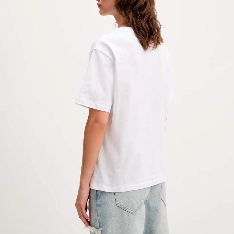 camiseta-com-estampa-floral-e-modelagem-regular