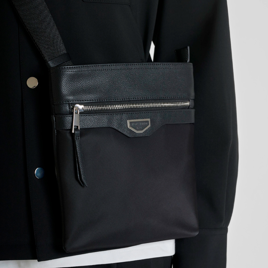 umhangetasche-aus-nylon-und-kunstleder