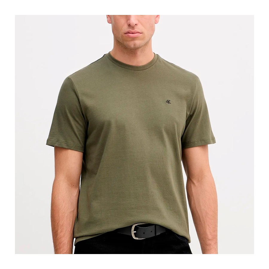 camiseta-classica-com-monograma