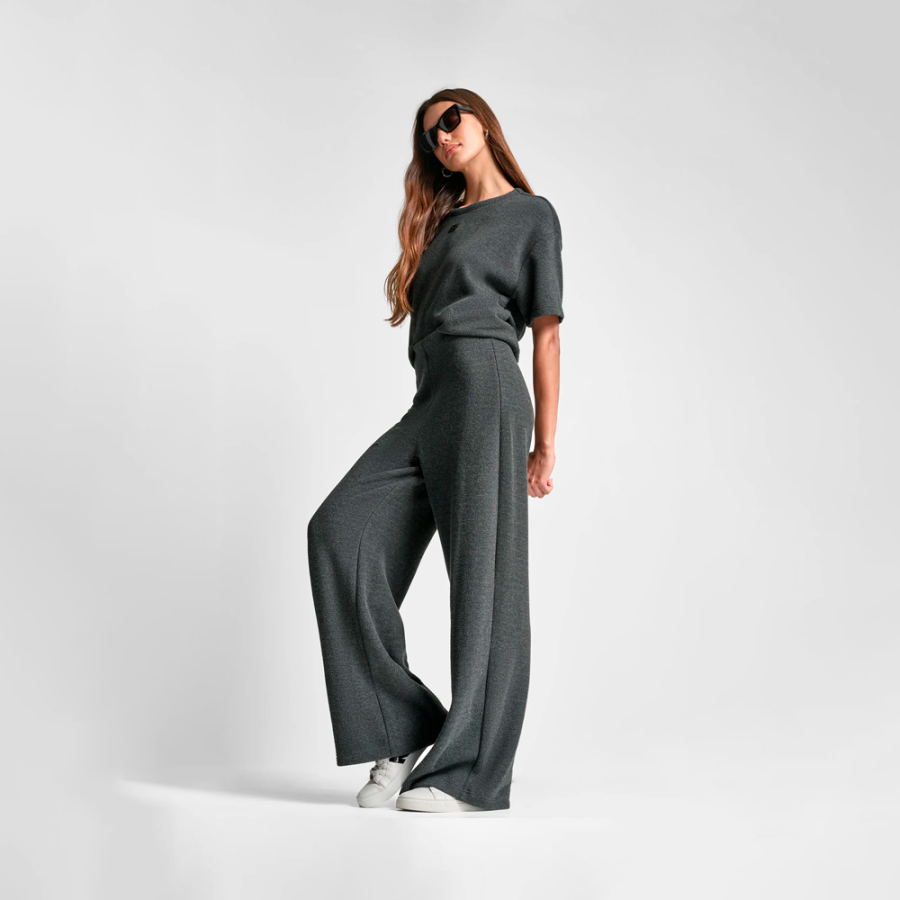 pantalon-de-tiro-alto-y-pierna-ancha pantalon-de-tiro-alto-y-pierna-ancha