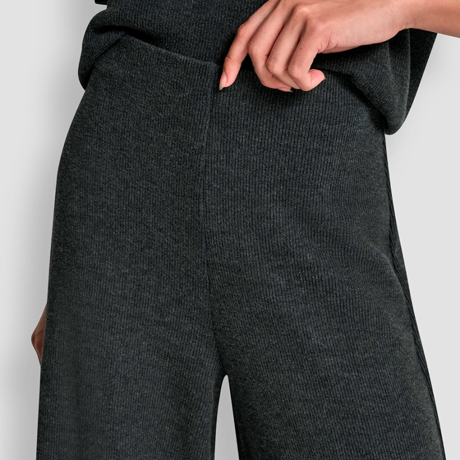 pantaloni-a-vita-alta-e-gamba-larga