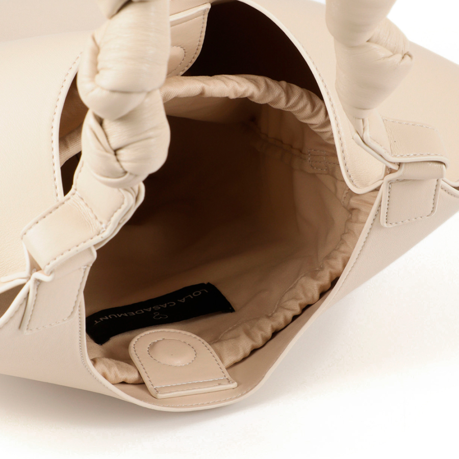 einkaufstasche-mit-geknoteten-henkeln