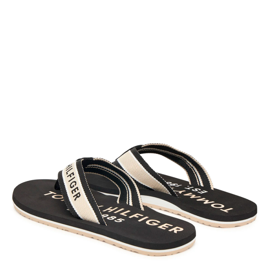 chinelo-de-dedo-com-tira-de-tecido-trancado-e-logotipo