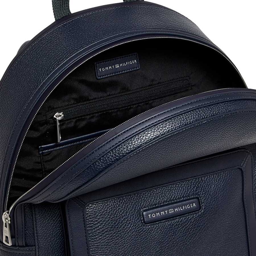 mochila-con-diseno-moderno-central