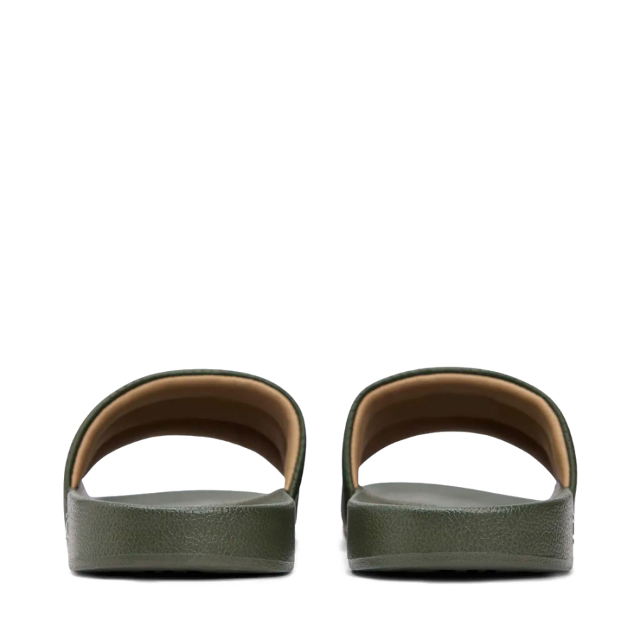 chinelo-leve-e-confortavel-com-tira-com-o-logotipo-e-sola-flexivel