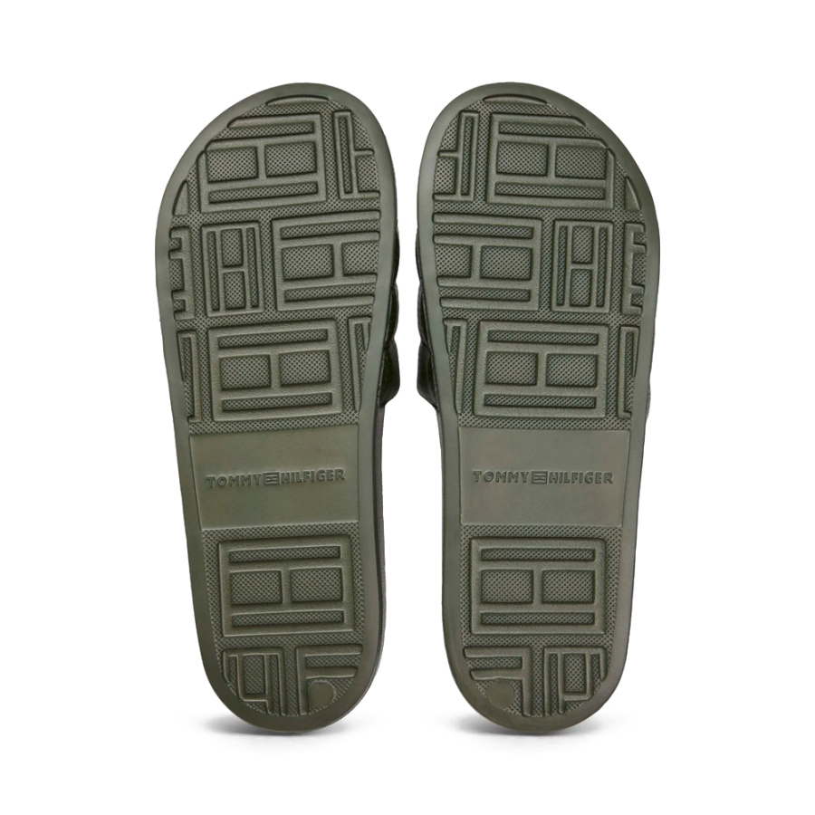 lightweight-and-comfortable-flip-flops-with-logo-strap-and-flexible-sole
