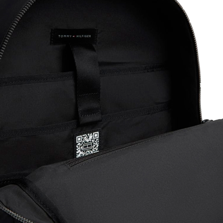 mochila-con-logo-metalico mochila-con-logo-metalico