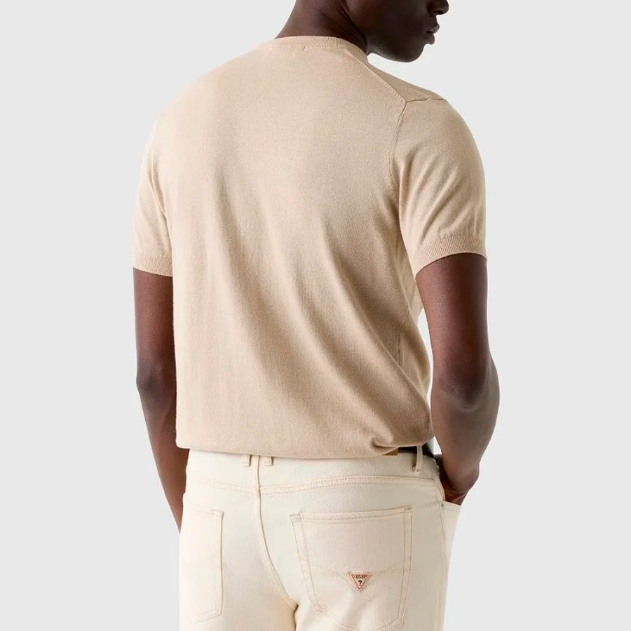 camiseta-com-logotipo-bordado