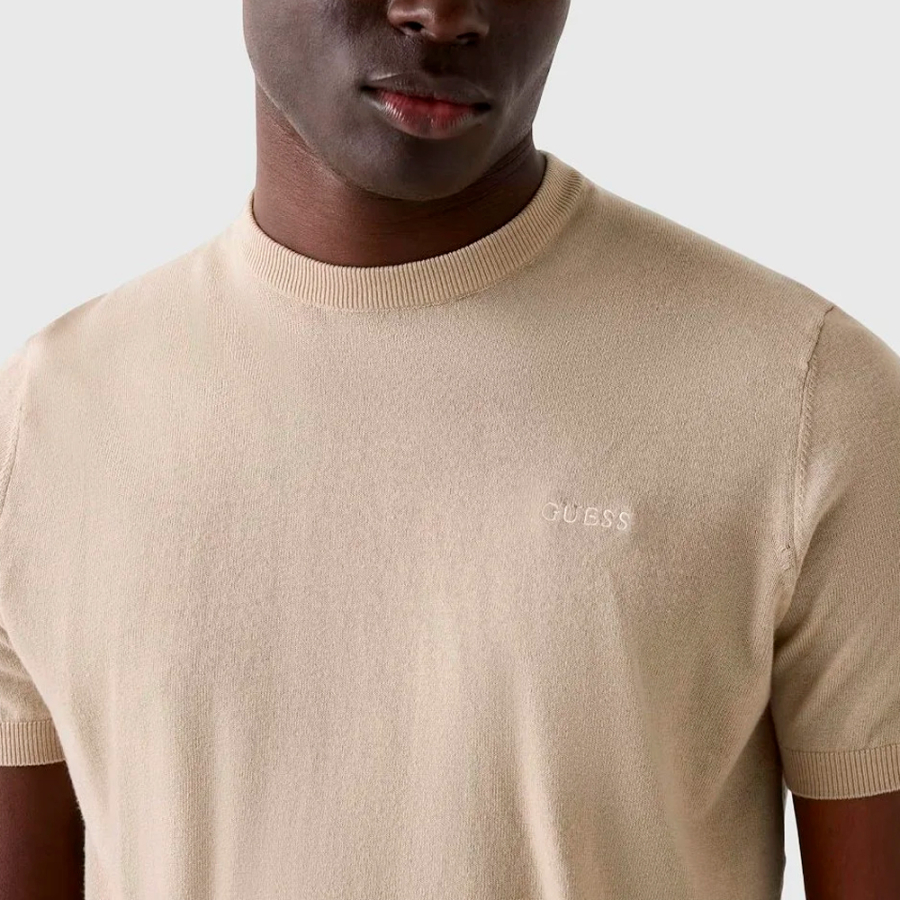 t-shirt-mit-gewebtem-logo