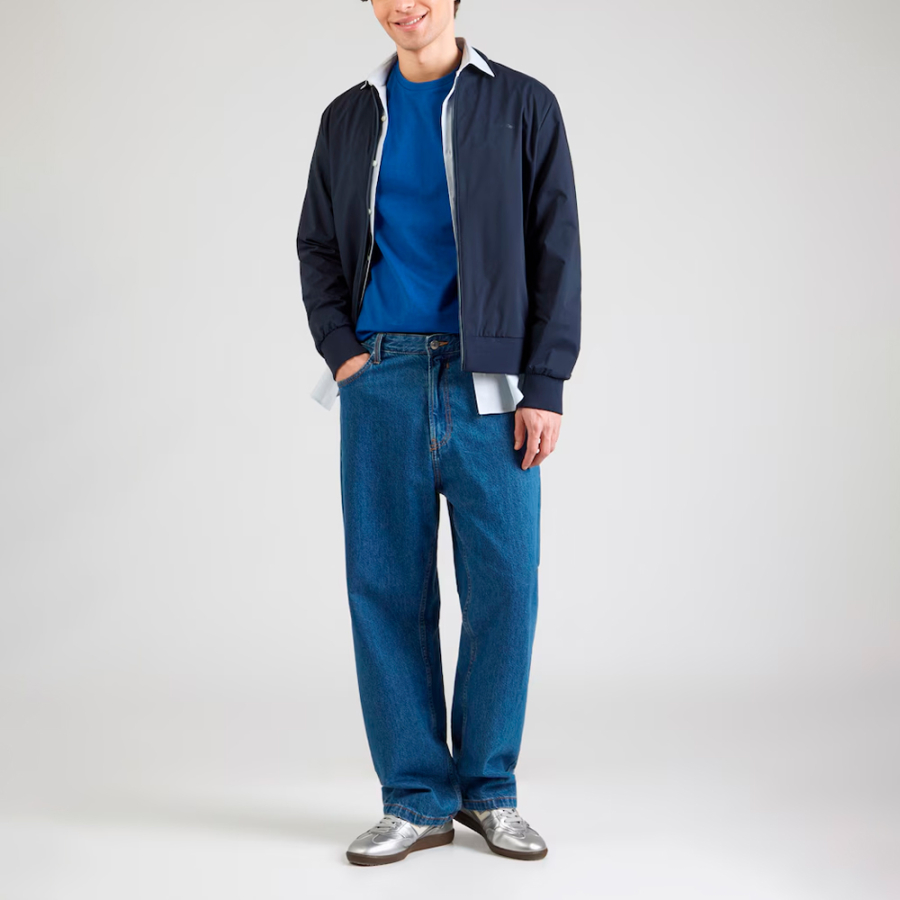 camiseta-classica-com-monograma