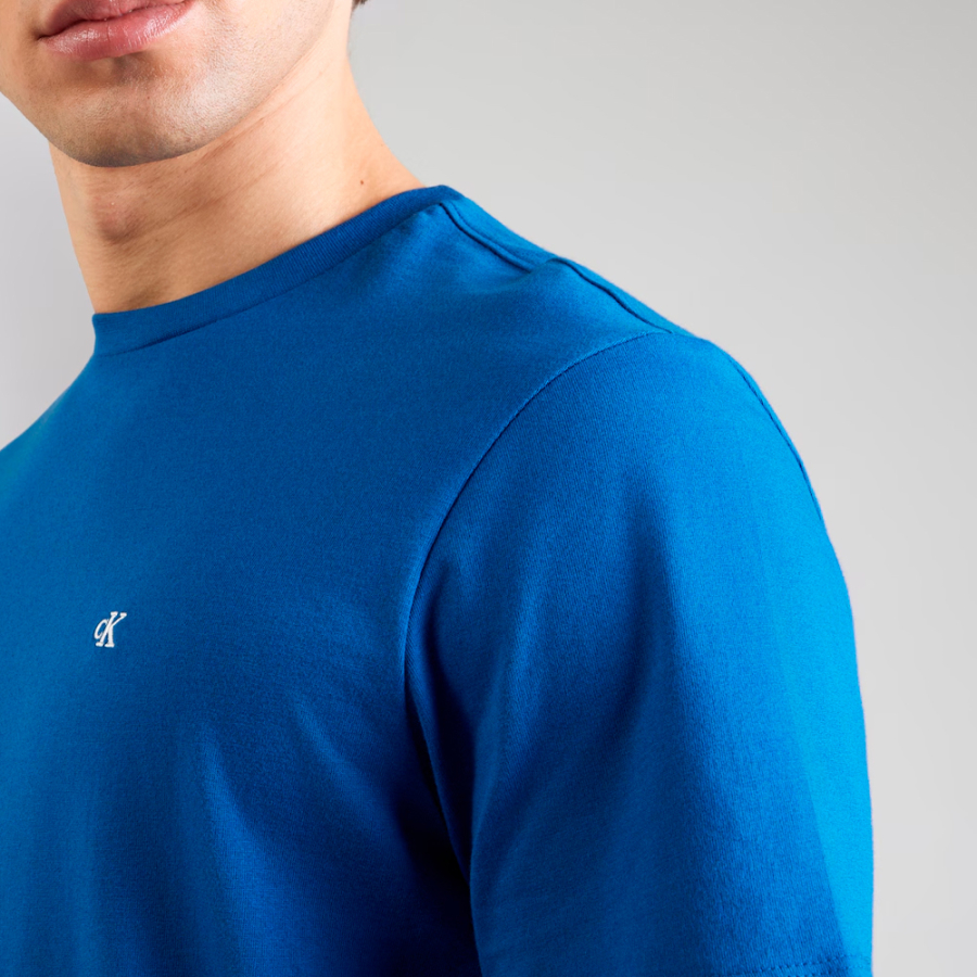 camiseta-clasica-con-monograma