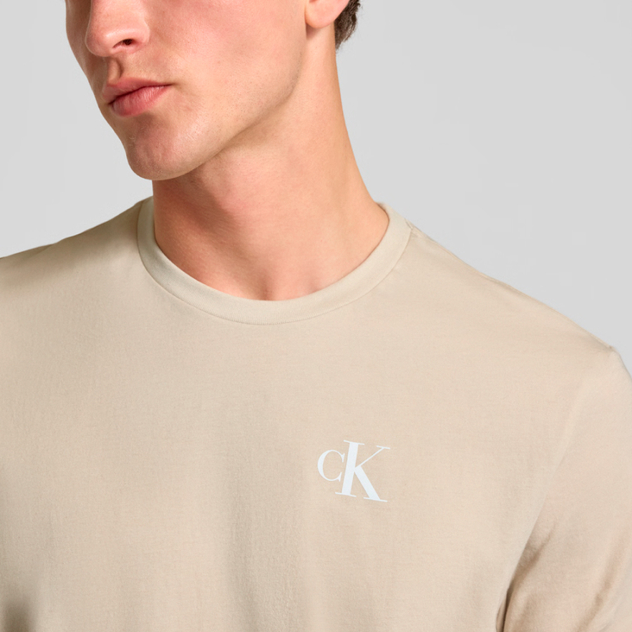 camiseta-classica-com-monologo-nas-costas