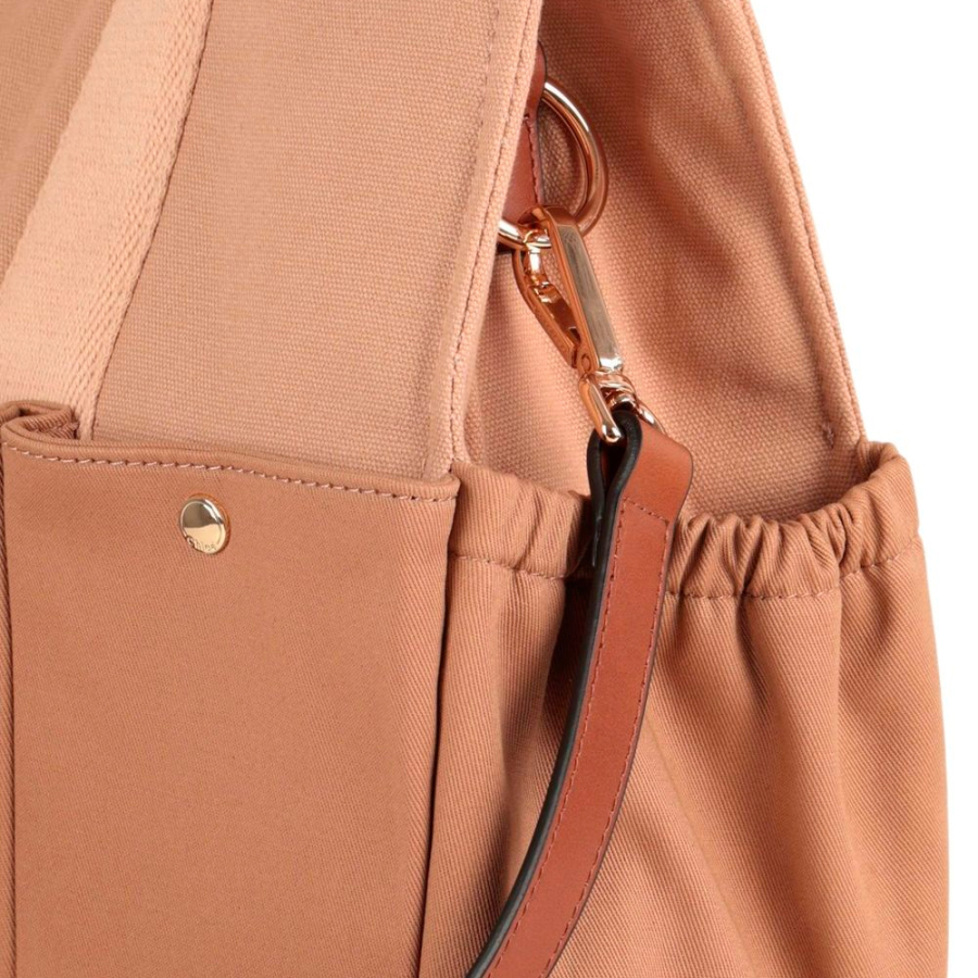 wickeltasche-mit-logo-detail