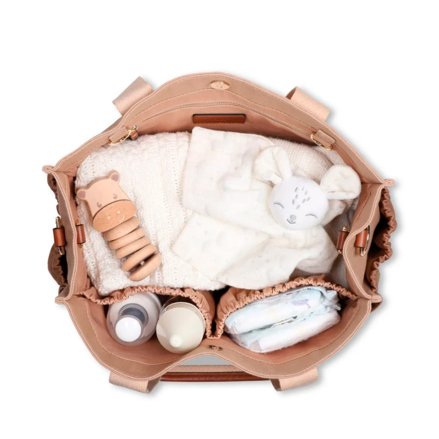 bolsa-para-troca-de-fraldas-com-detalhe-de-logotipo