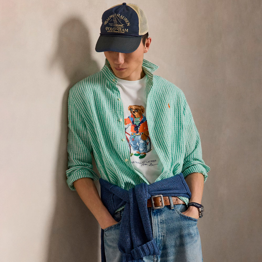 massgeschneidertes-slim-fit-t-shirt-mit-polo-bar-motiv