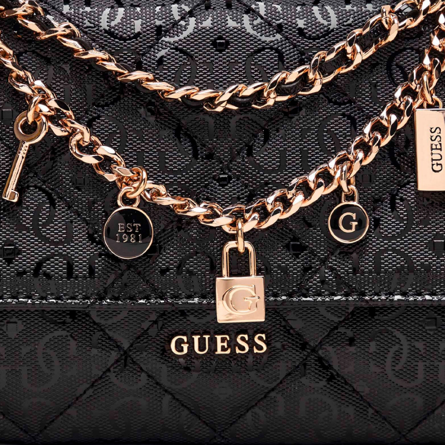 libby-schultertasche-mit-kette