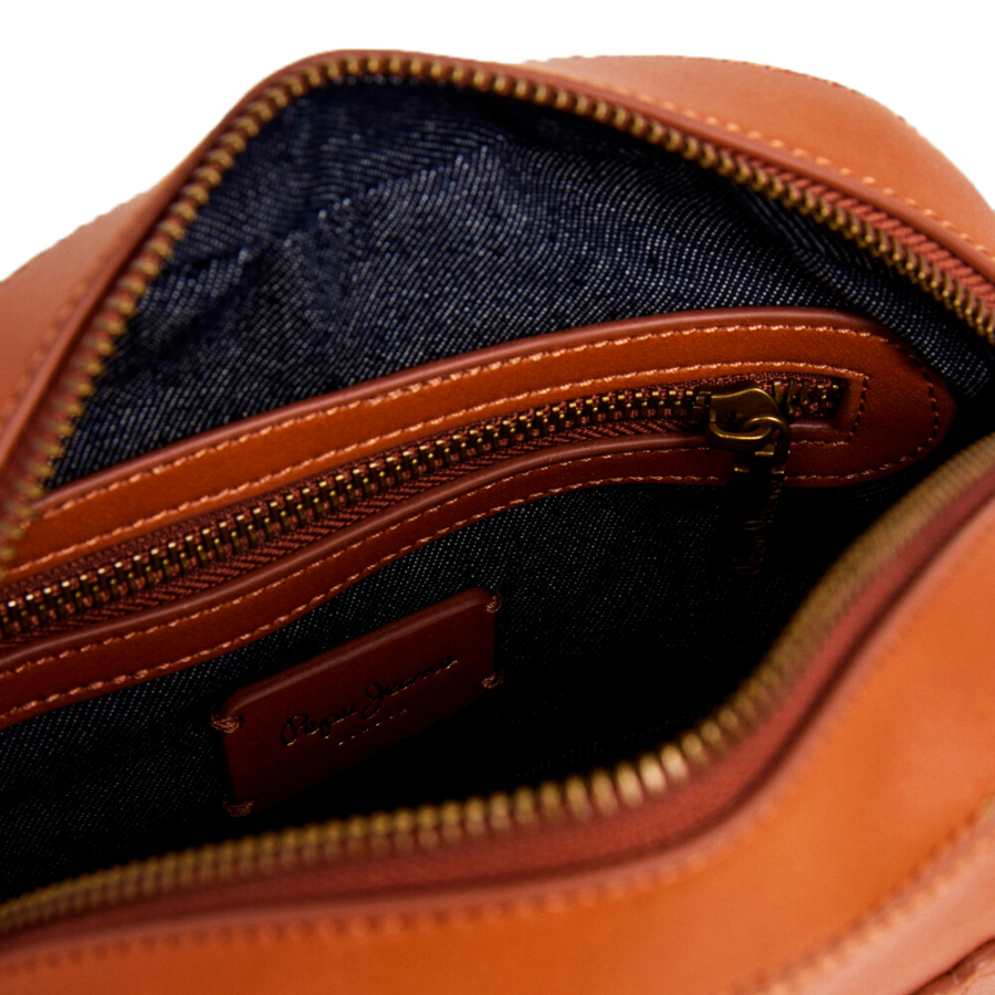 schultertasche-aus-kunstleder-mit-logo