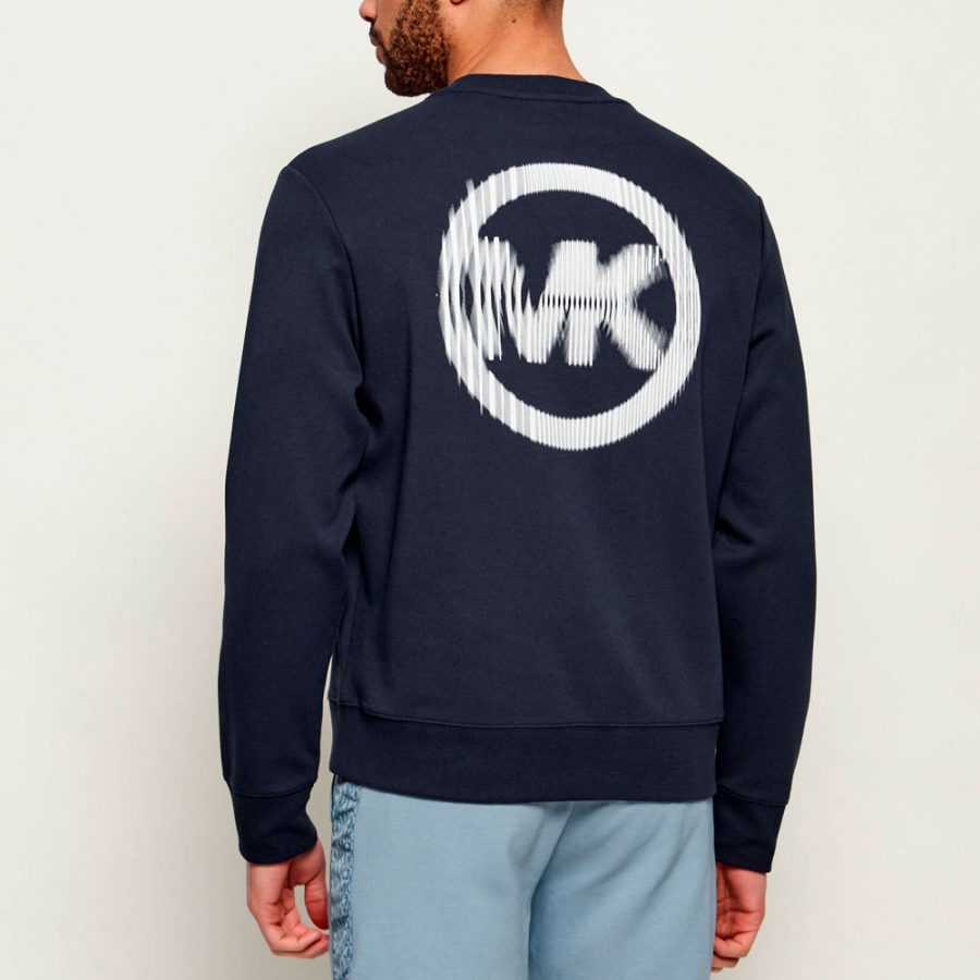 moletom-com-logo-nas-costas