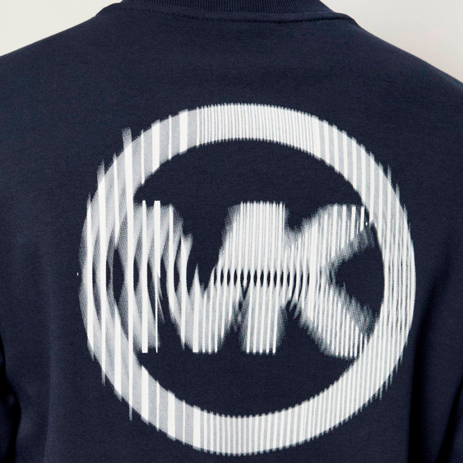 sweatshirt-mit-logo-auf-der-ruckseite