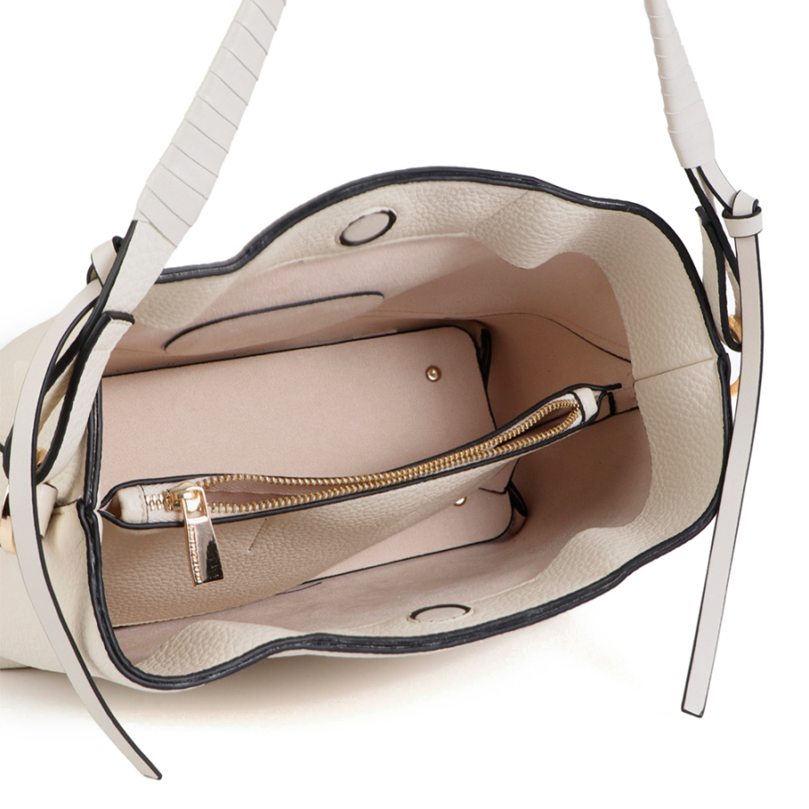 schultertasche-aus-kunstleder-mit-geflochtenem-henkel-und-schleife