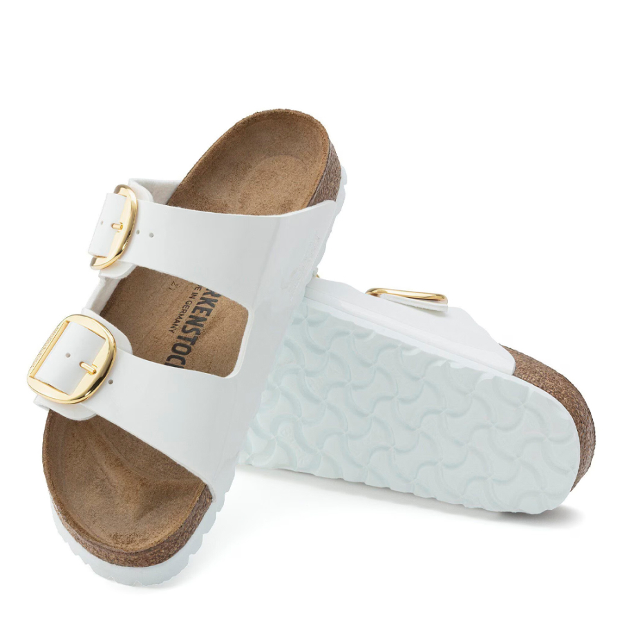 sandalia-arizona-com-fivela-grande-e-ajuste-estreito