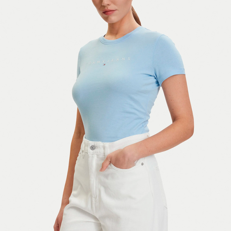 schmal-geschnittenes-t-shirt-mit-logo