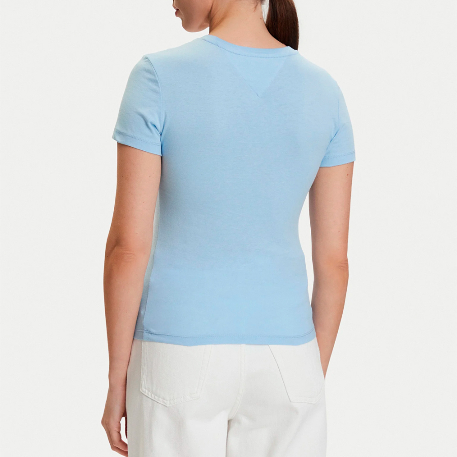 camiseta-slim-fit-com-logotipo