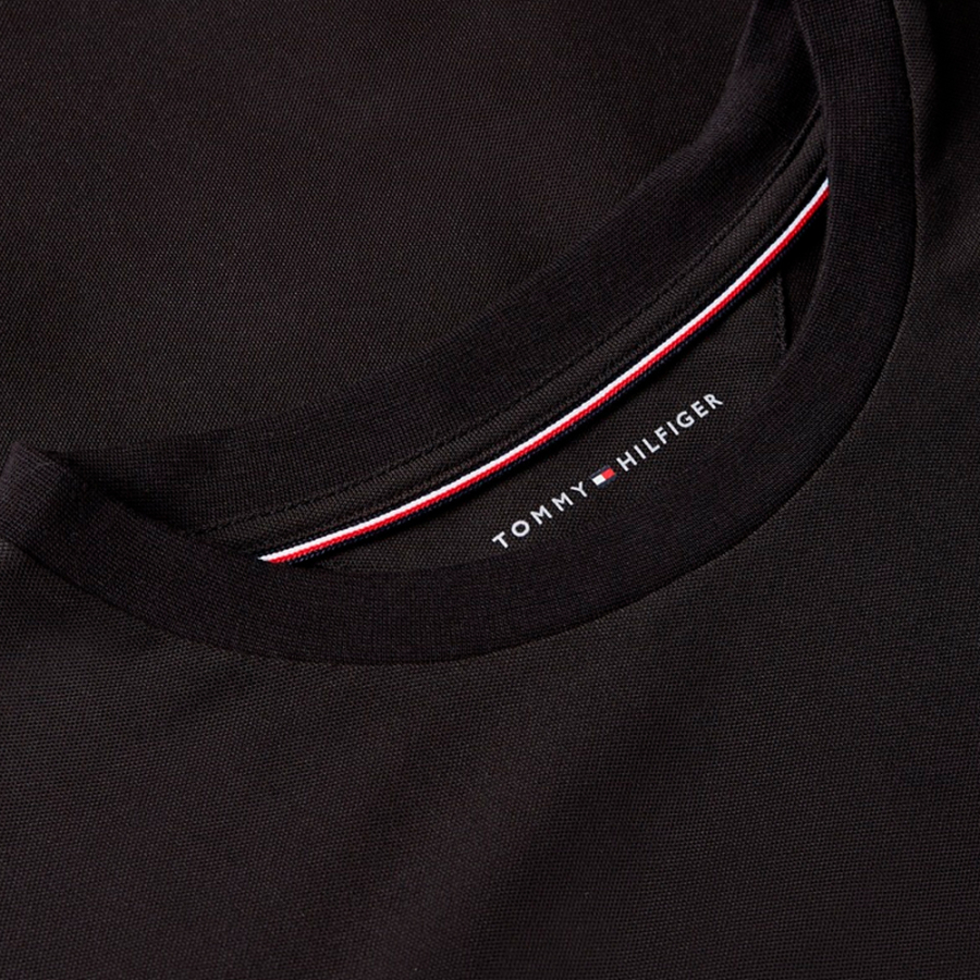 camiseta-de-corte-justo-com-logotipo