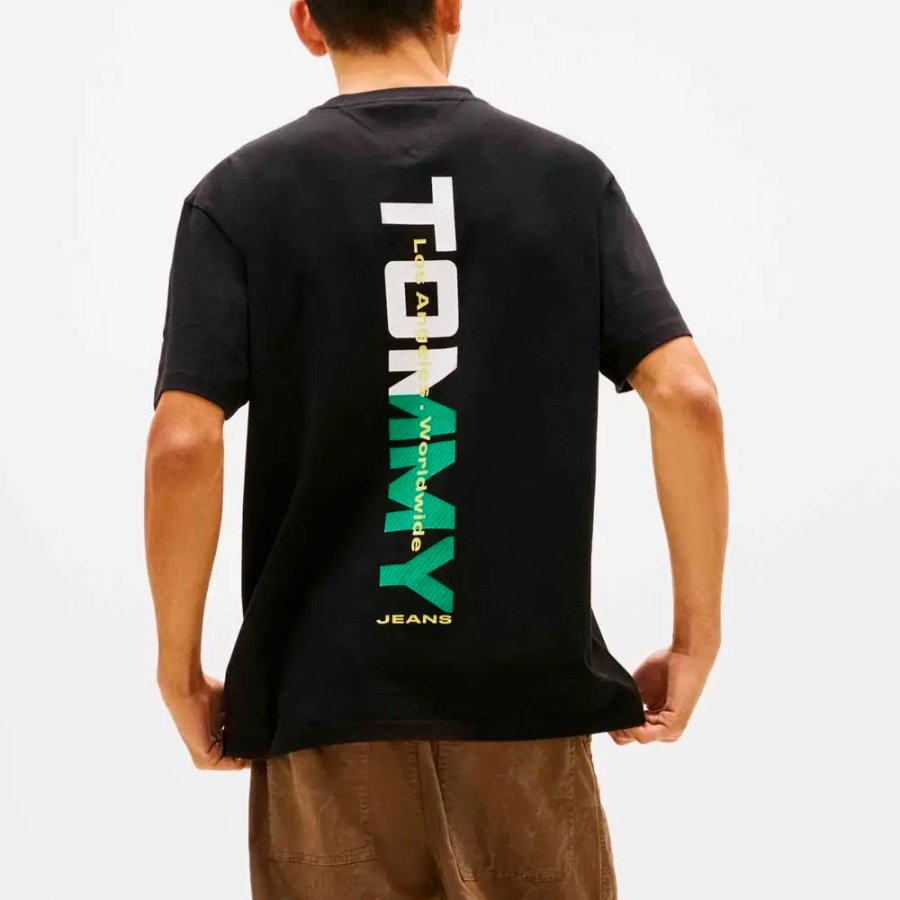 camiseta-tommy-jeans-com-estampa-nas-costas