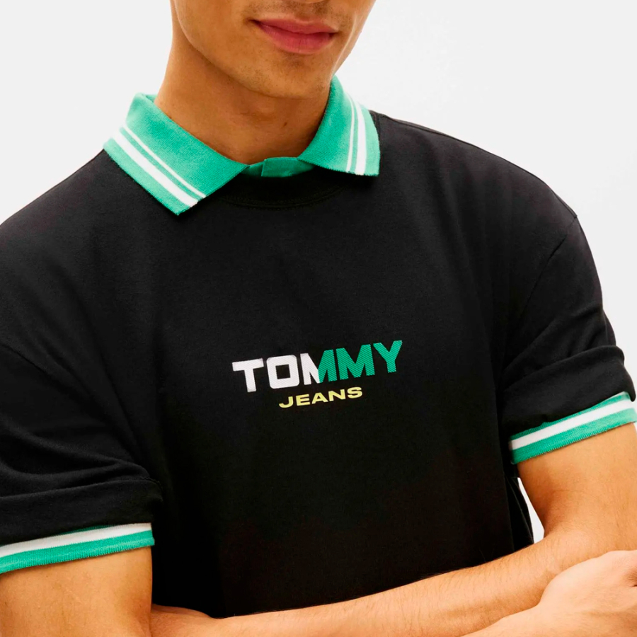 camiseta-tommy-jeans-com-estampa-nas-costas