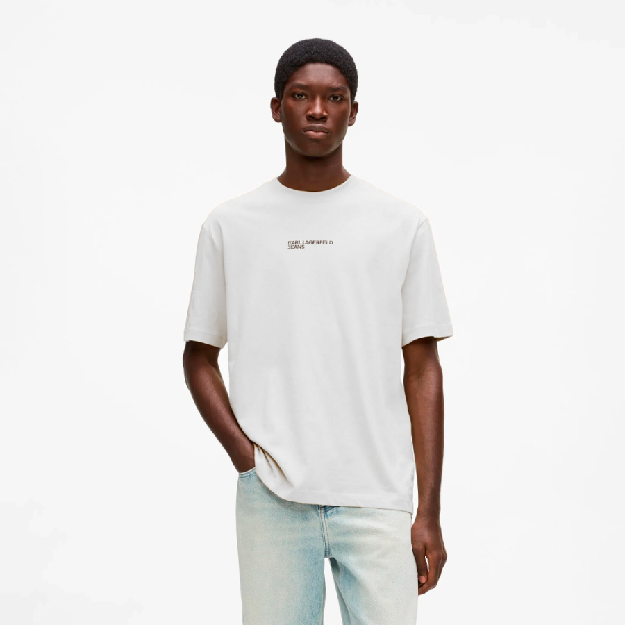 t-shirt-con-logo-ed-effetto-cornice