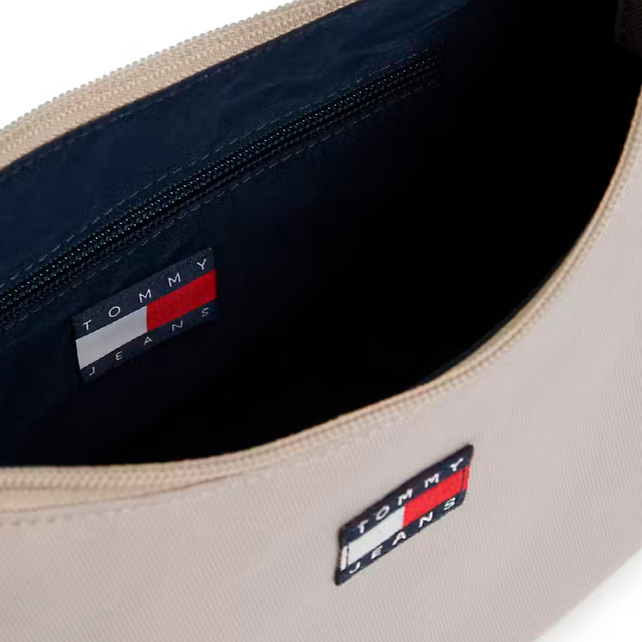 sac-essentiel-avec-inscription-sur-la-bandouliere