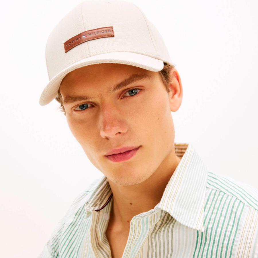 casquette-de-baseball-en-toile-avec-ecusson