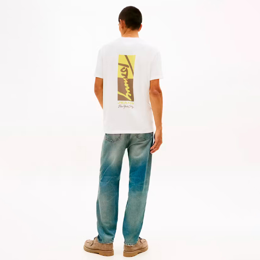 t-shirt-regolare-con-grafica-a-blocchi