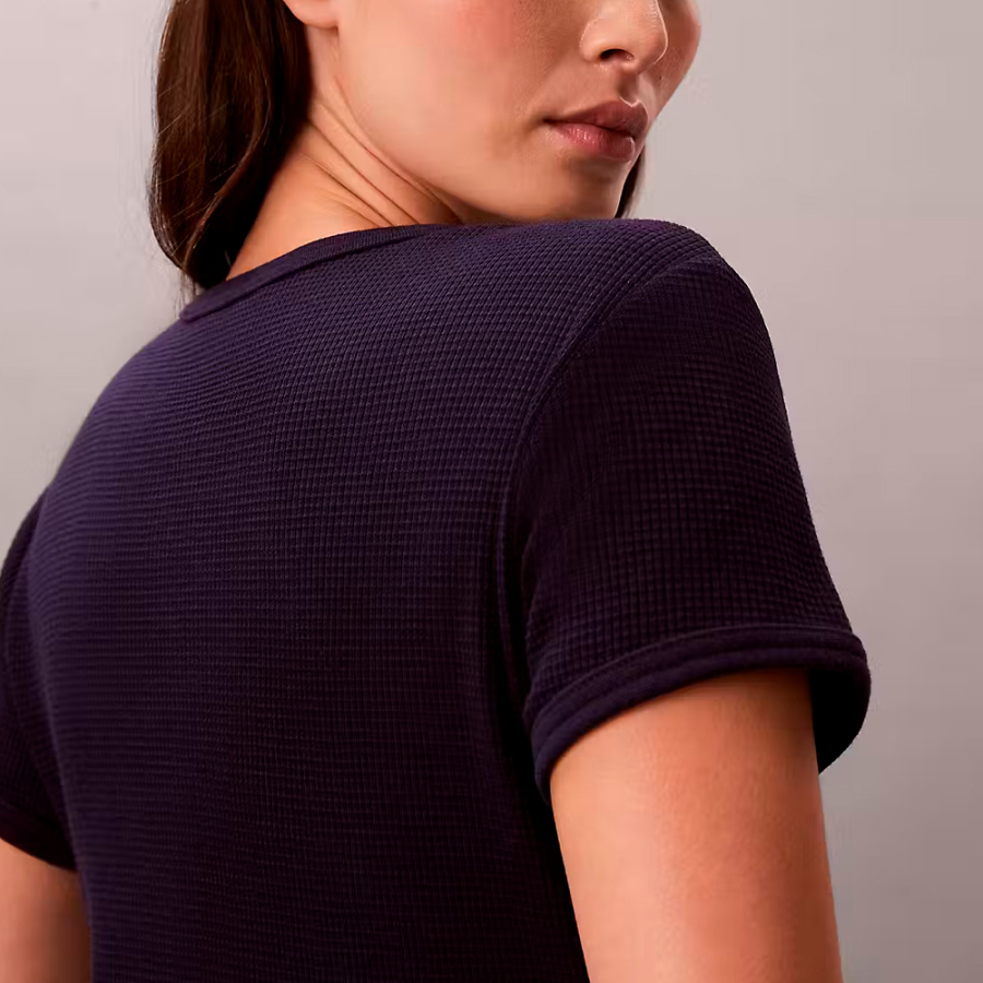 slim-t-shirt-mit-monogramm-patch