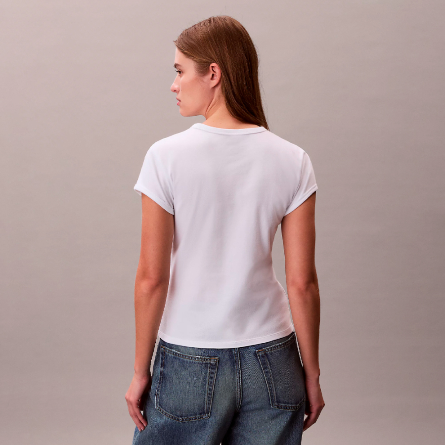 schmal-geschnittenes-t-shirt-mit-universitatslogo