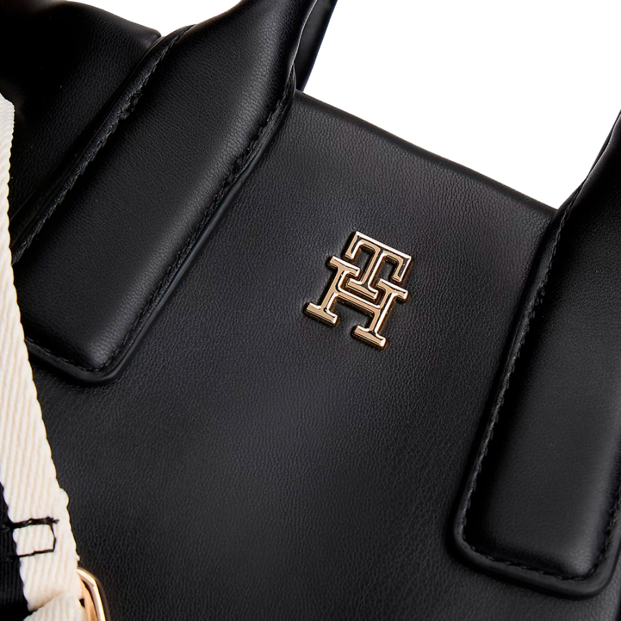 bolso-tote-essential-con-logo-metalizado bolso-tote-essential-con-logo-metalizado