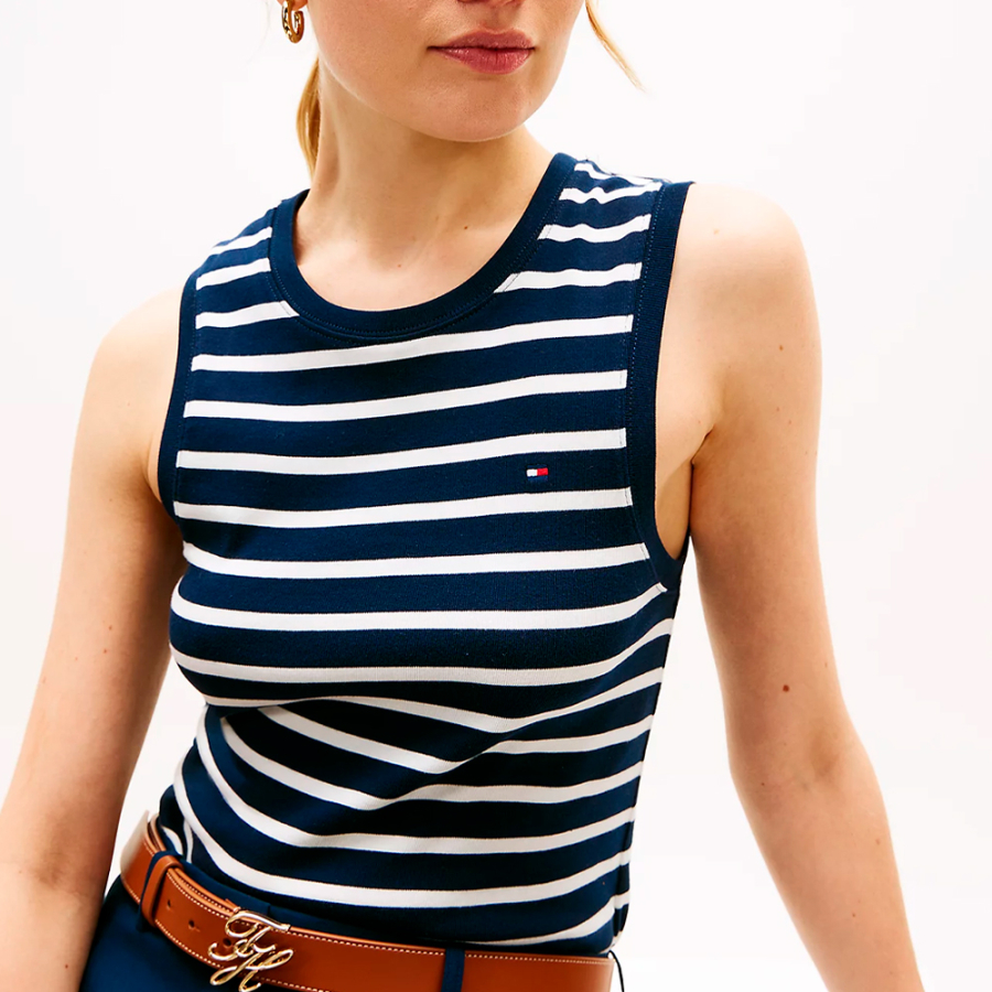 t-shirt-sans-manches-ajuste