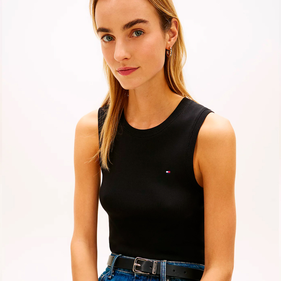 t-shirt-sans-manches-ajuste