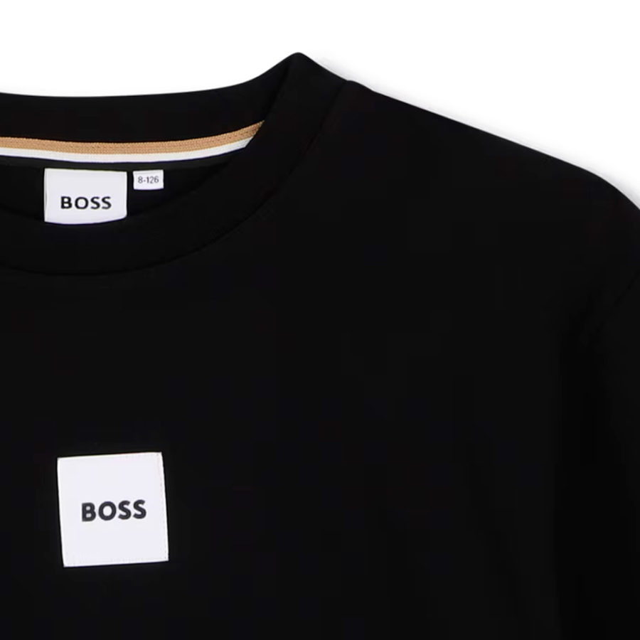 camiseta-folgada-com-etiqueta-com-o-logotipo-kids