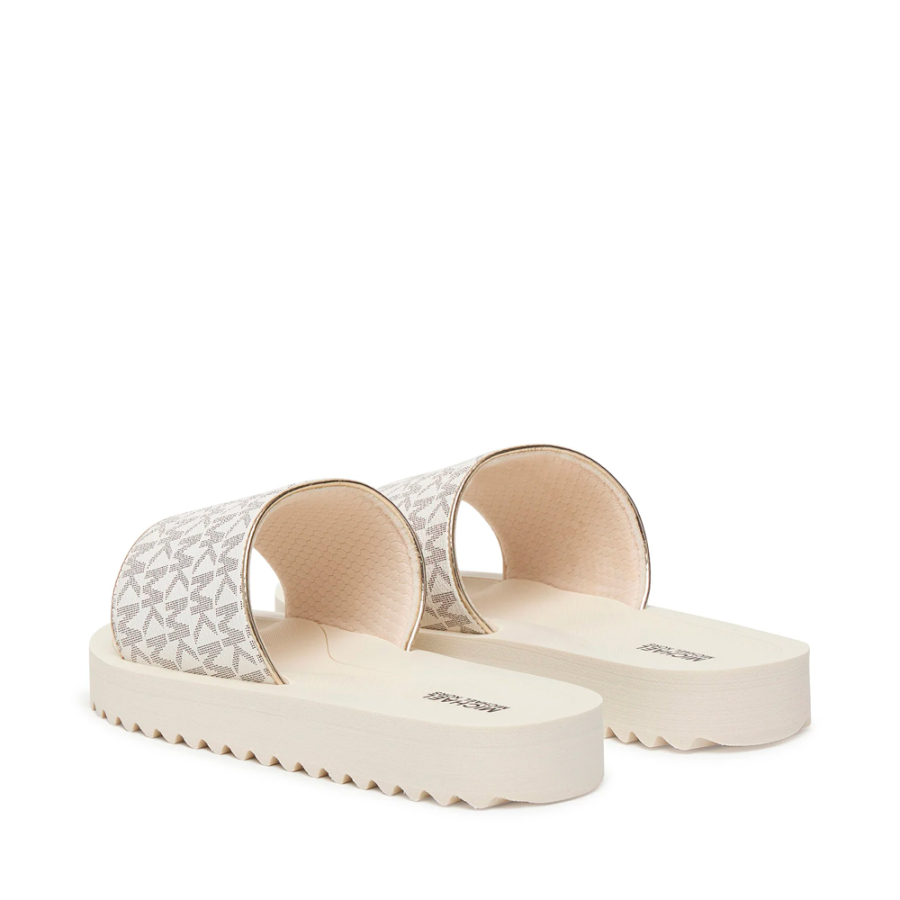 teagan-merrick-2-kinder-flip-flops